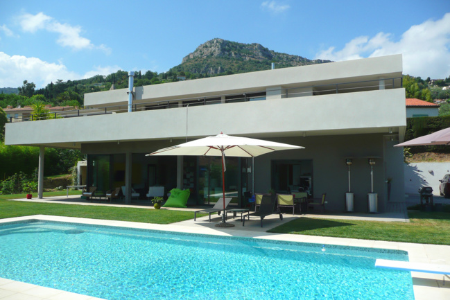 VILLA MGR
